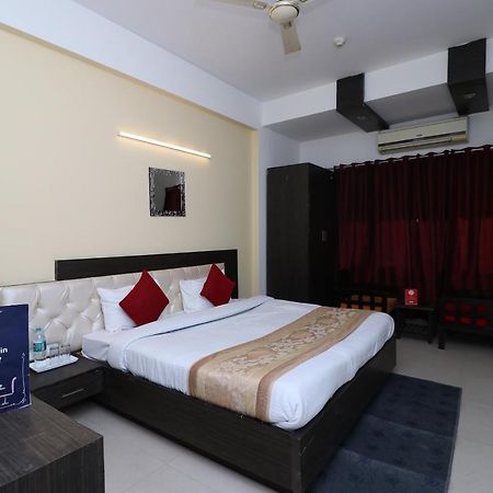 Oyo 11871 Travastays Noida Exterior photo