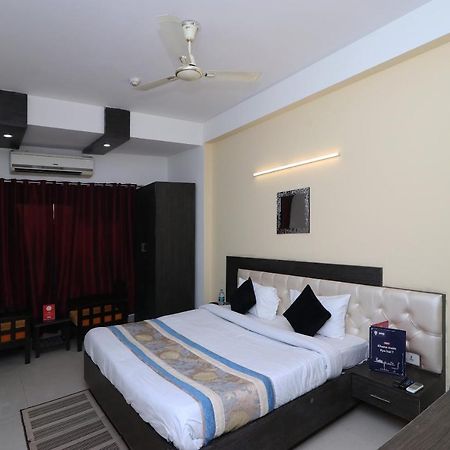 Oyo 11871 Travastays Noida Exterior photo